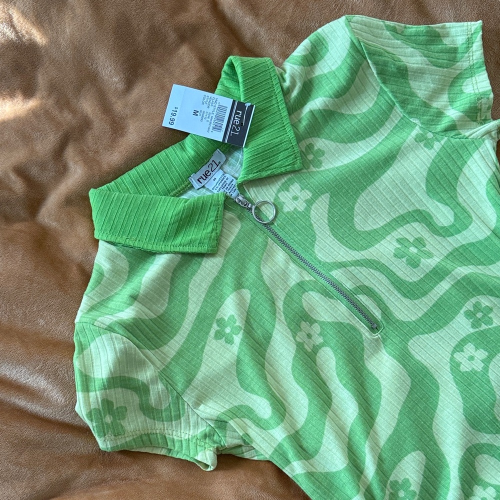 Green Patterned Collared Bodysuit - Picture 2 of 4